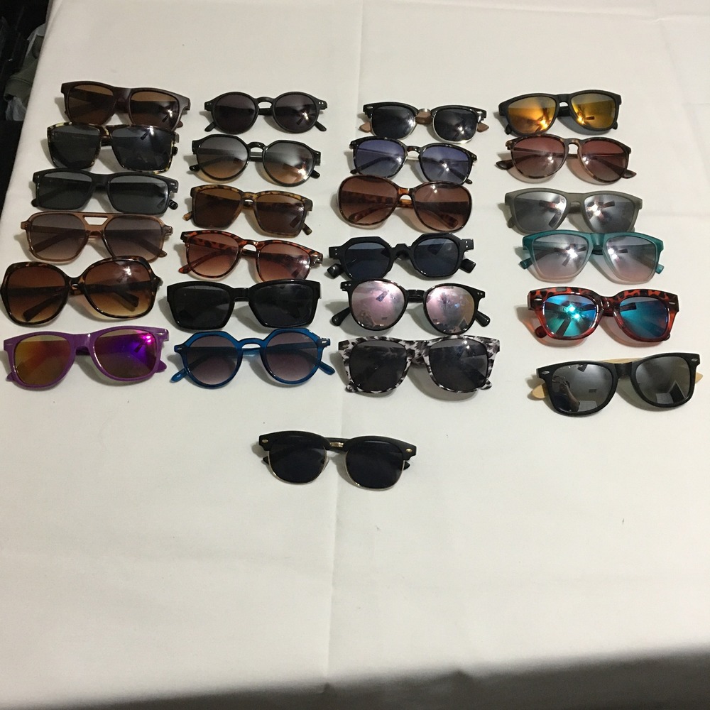 Lot of 25 Mixed Sunglasses Unisex One Size Multicolored Various Styles